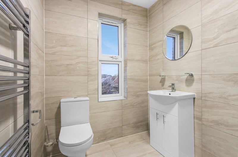 Room Plashet Grove in Greater London