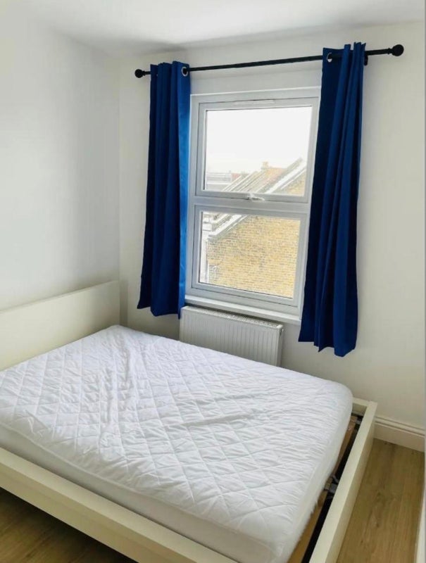 Room Plashet Grove in Greater London
