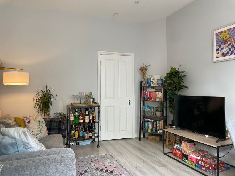 Room Offley Road in Greater London
