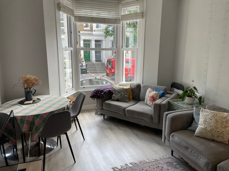 Room Offley Road in Greater London