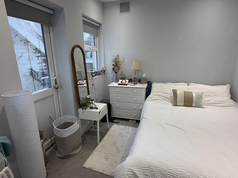 Room Offley Road in Greater London