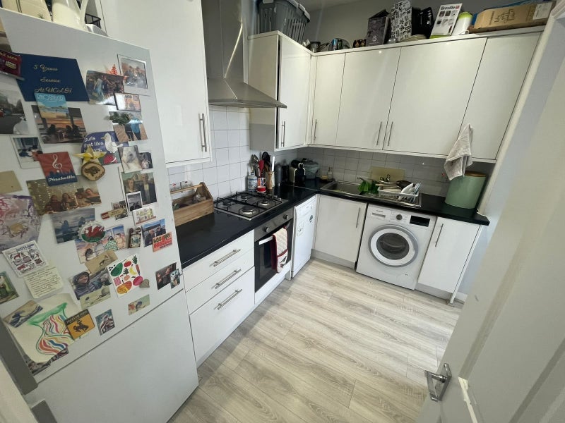 Room Offley Road in Greater London