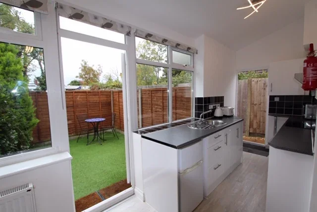 Flat Marlborough Hill in Greater London