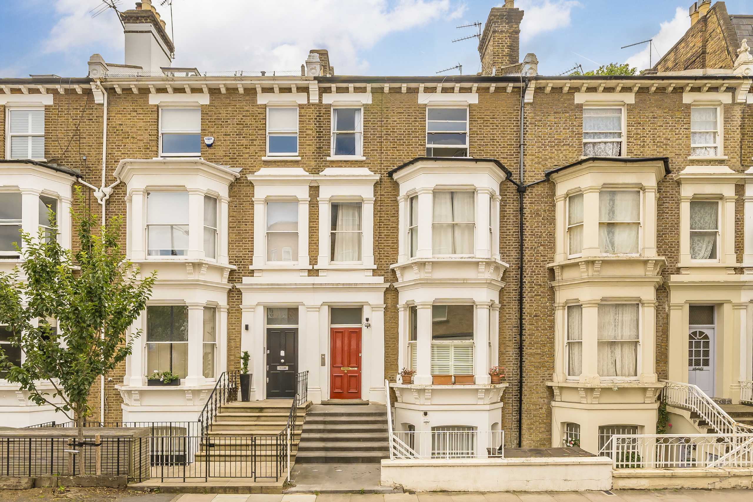 Flat Blythe Road in Greater London
