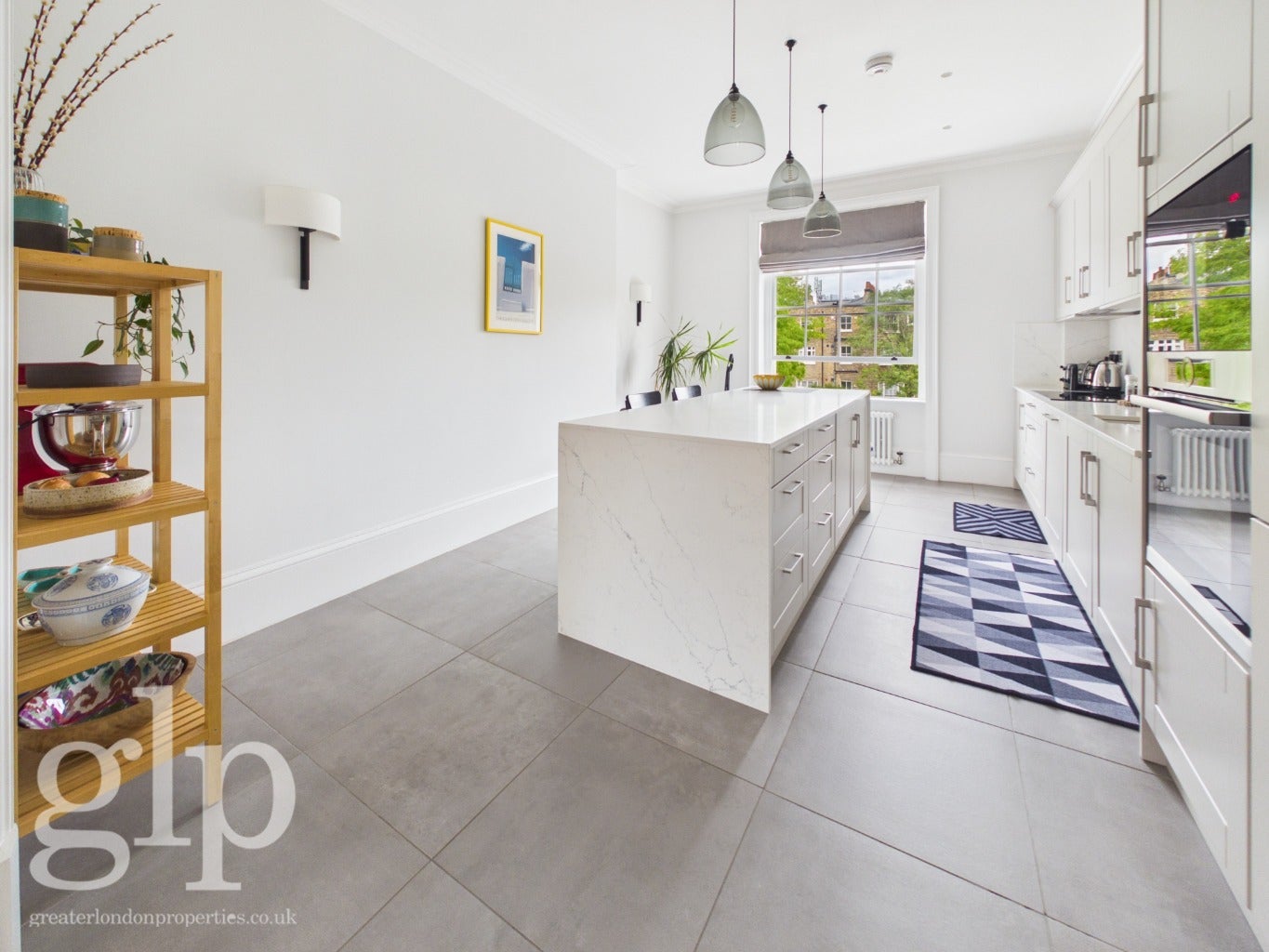 Flat Montague Street in Greater London