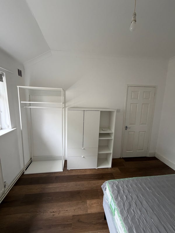 Room Emma Road in Greater London