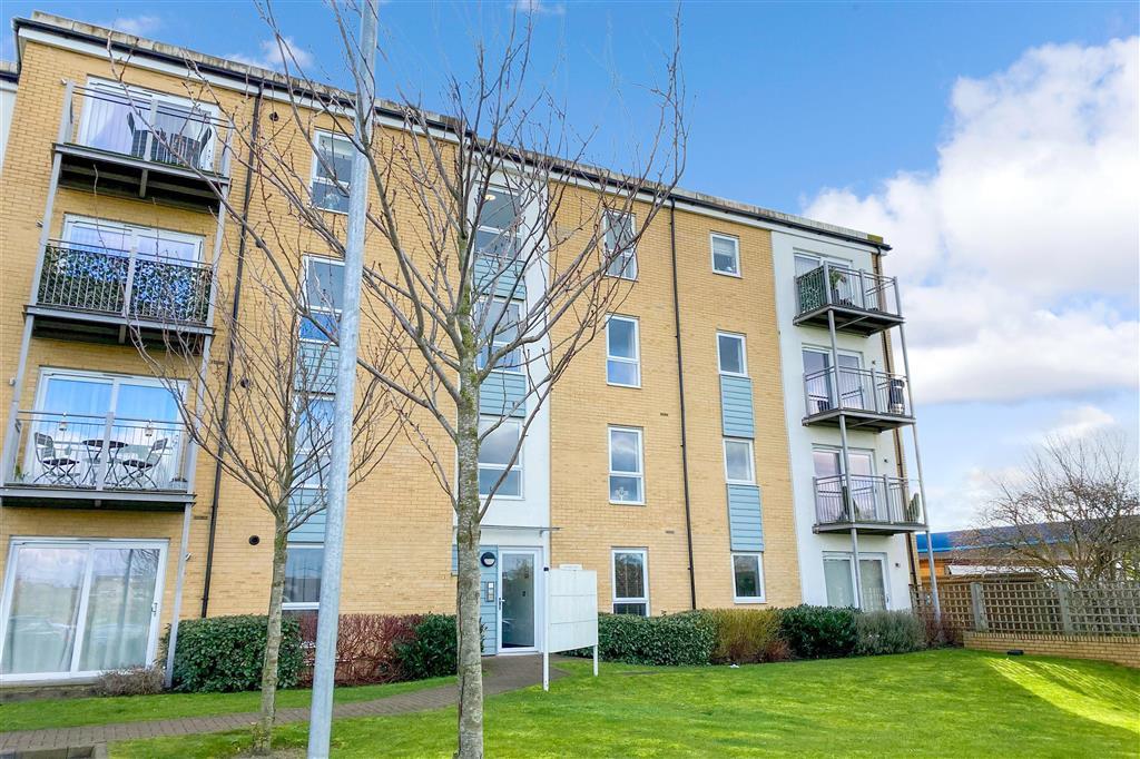 Flat Maygreen Crescent in Greater London