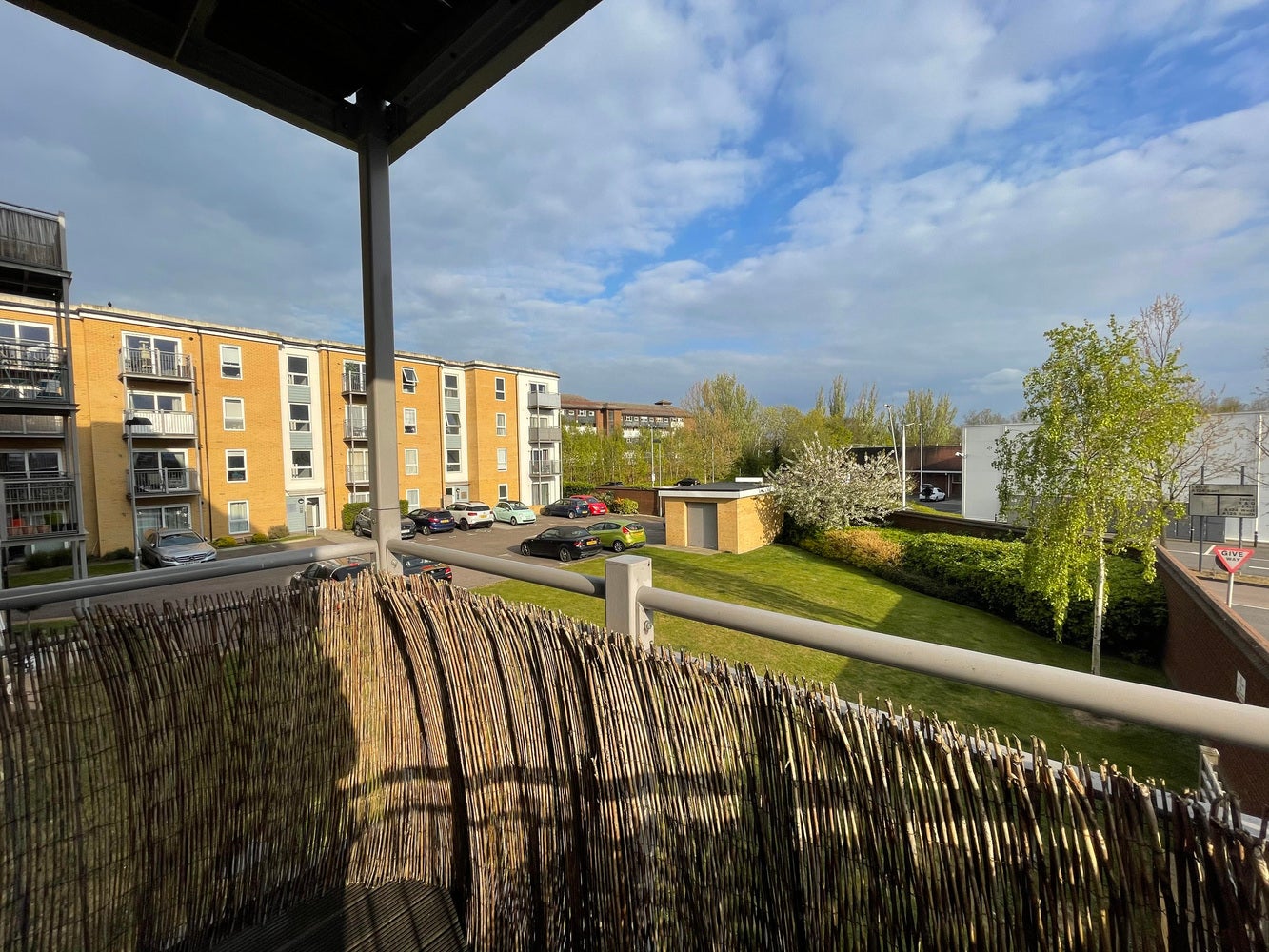 Flat Maygreen Crescent in Greater London