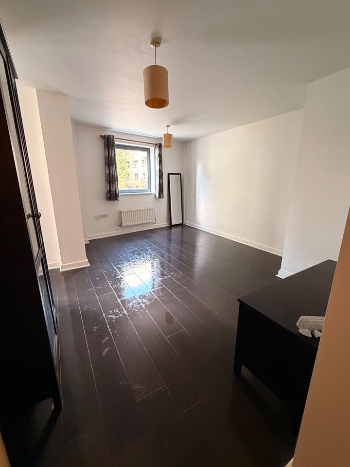 Flat Spring Place in Greater London