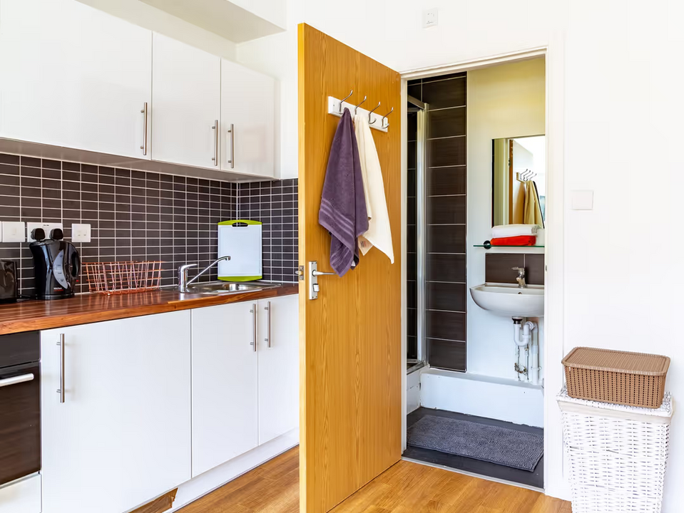 Flat Kensal Road in Greater London
