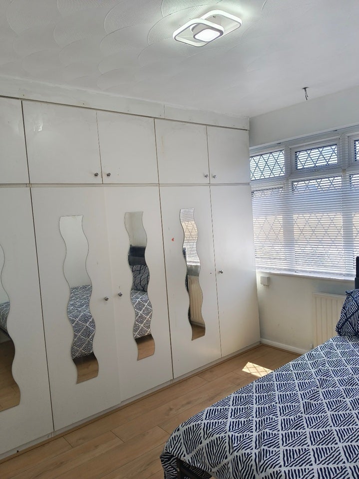 Room Crow Lane in Greater London