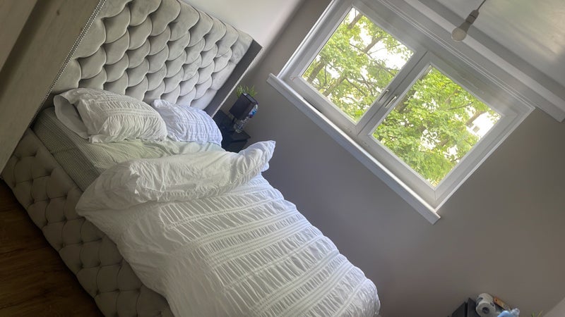 Room Raglan Street in Glasgow