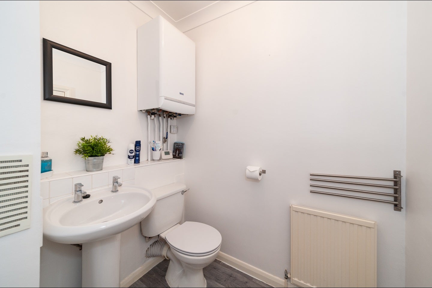 Flat Kinfauns Road in Greater London
