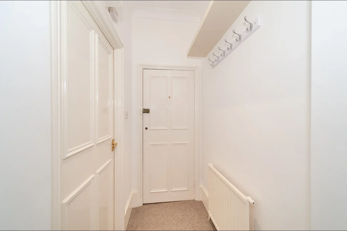 Flat Kinfauns Road in Greater London