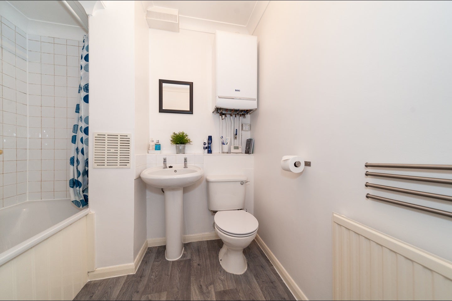 Flat Kinfauns Road in Greater London