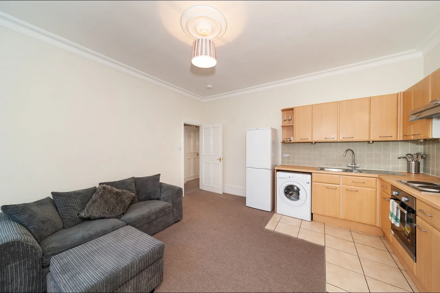 Flat Kinfauns Road in Greater London