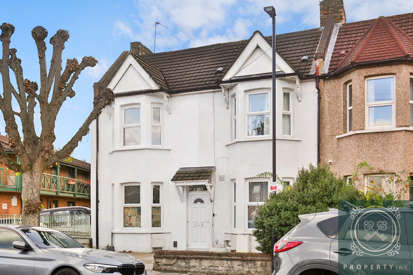 House Woodlands Park Road in Greater London