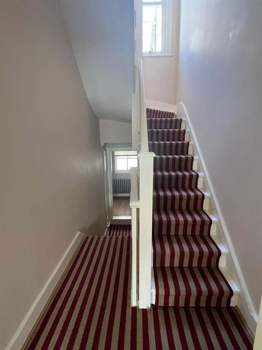 Flat Pembridge Road in Greater London