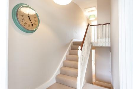 Flat Hadyn Park Road in Greater London