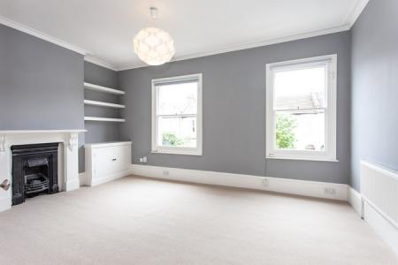 Flat Hadyn Park Road in Greater London