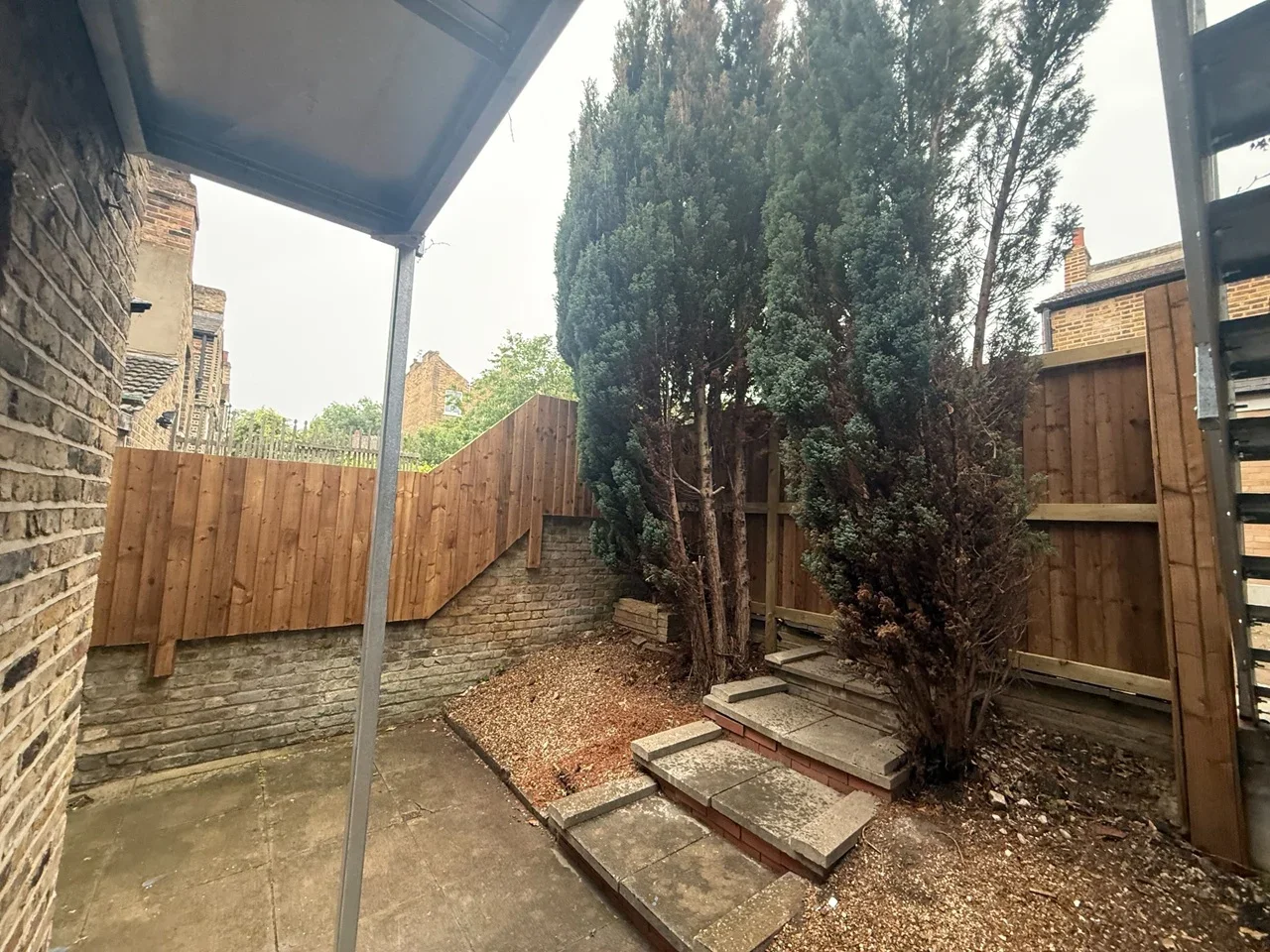 Flat Nevill Road in Greater London