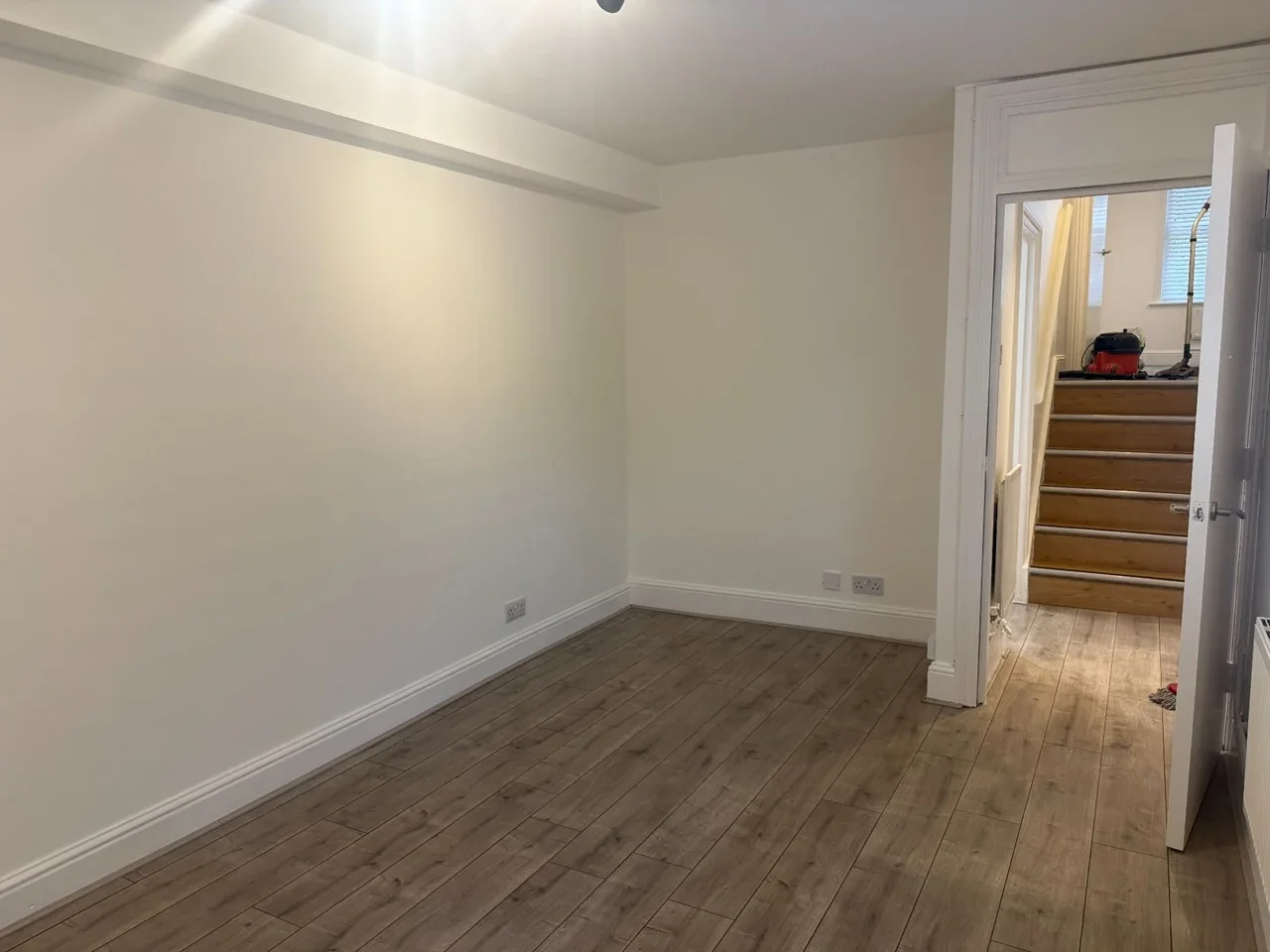 Flat Nevill Road in Greater London