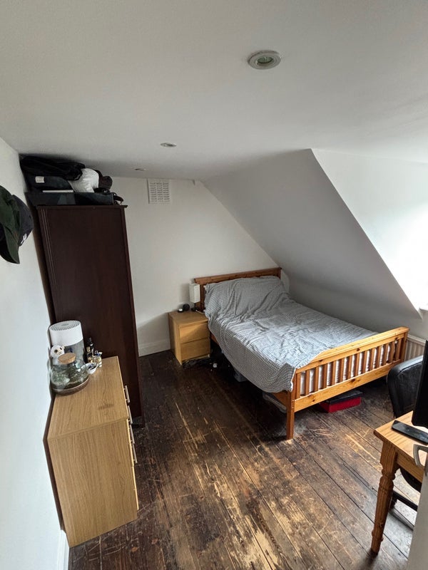 Room Oberstein Road in Greater London