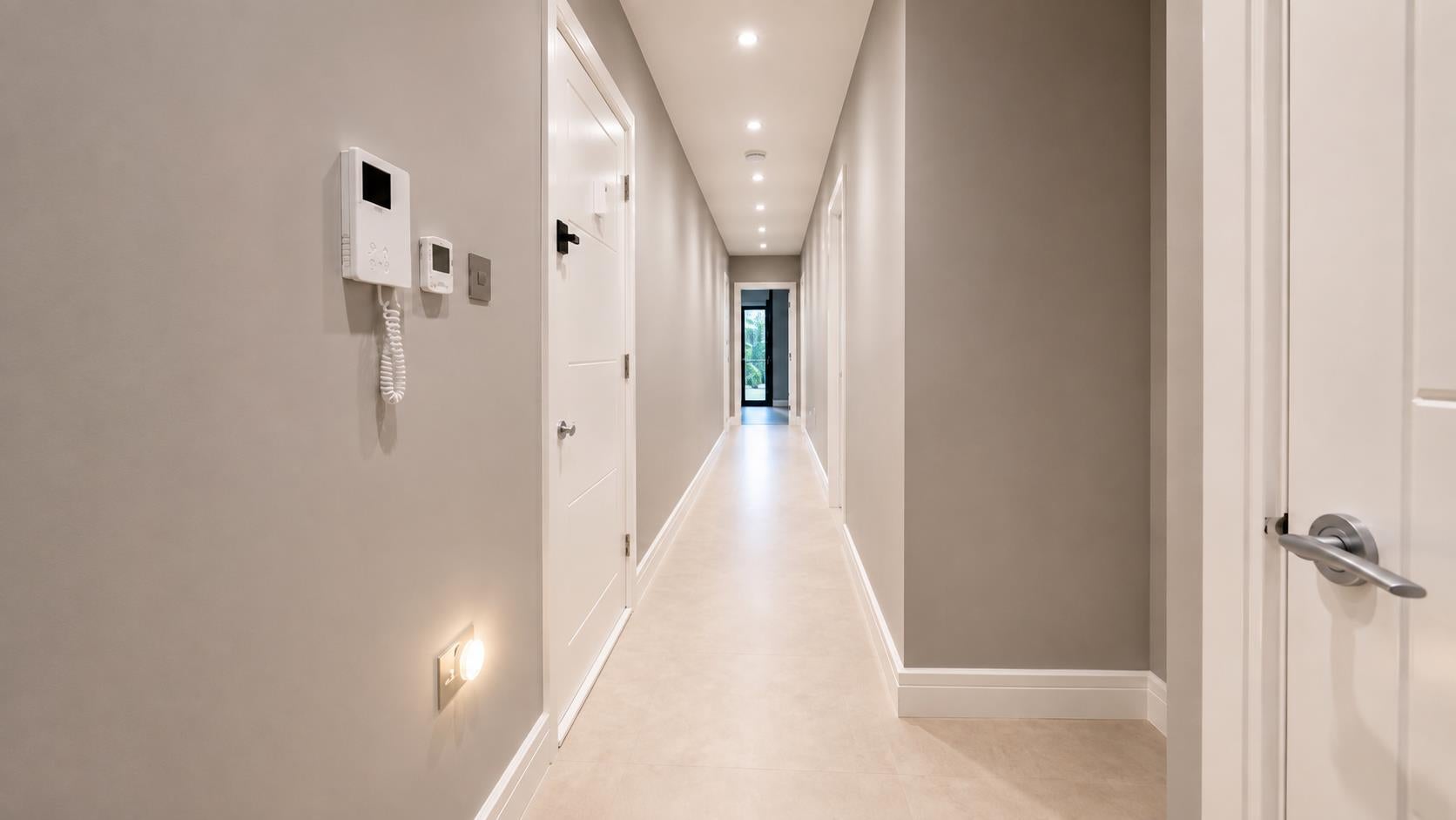 Flat Grovelands Road in Greater London