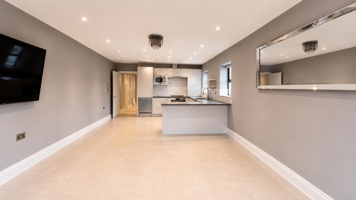 Flat Grovelands Road in Greater London