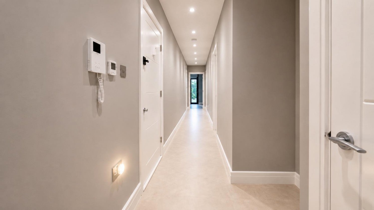 Flat Grovelands Road in Greater London