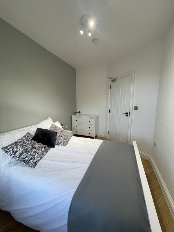 Room Endwell Road in Greater London