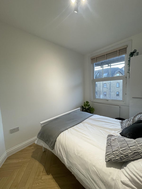 Room Endwell Road in Greater London
