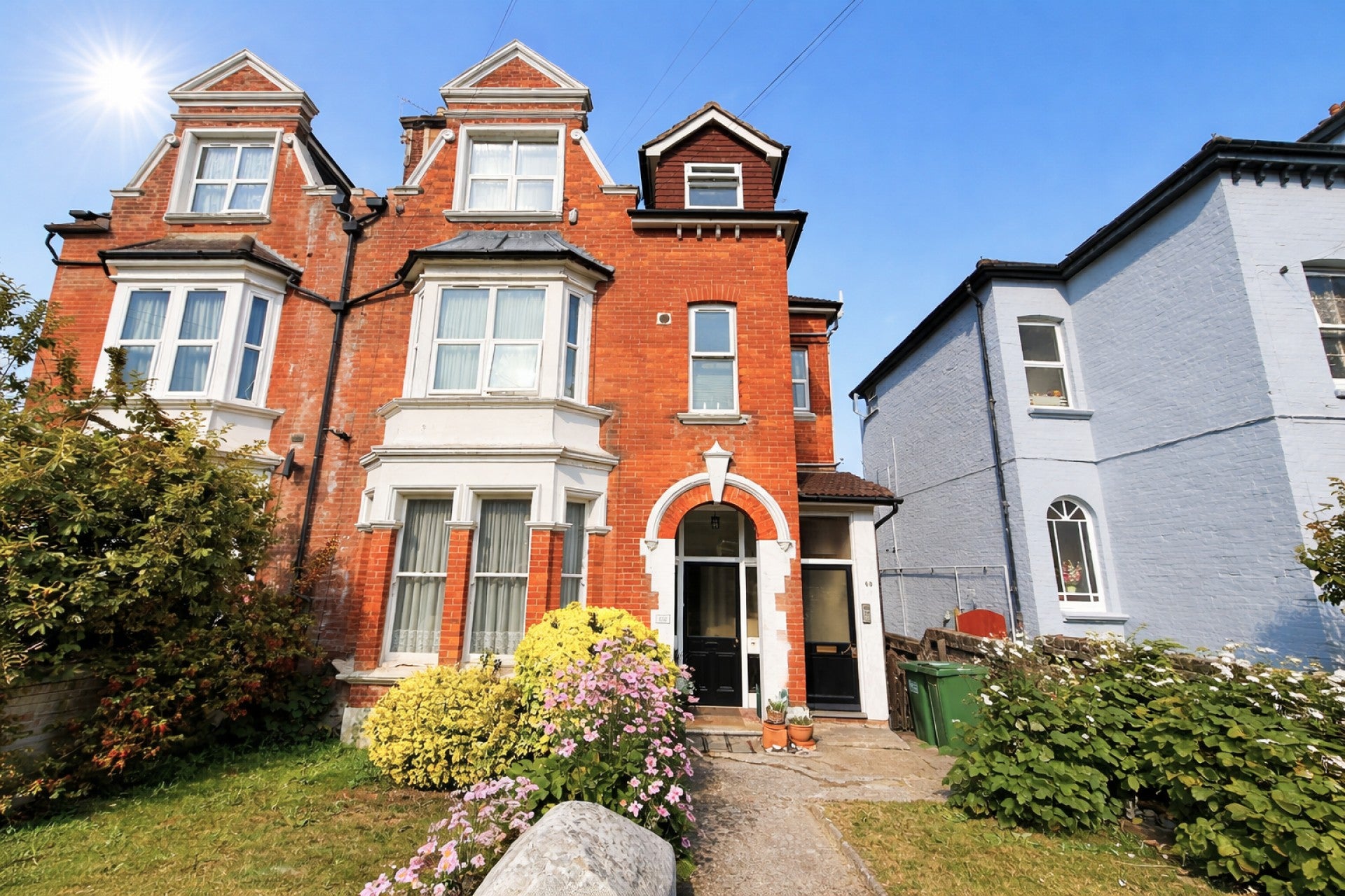 Flat Amherst Road in Rother