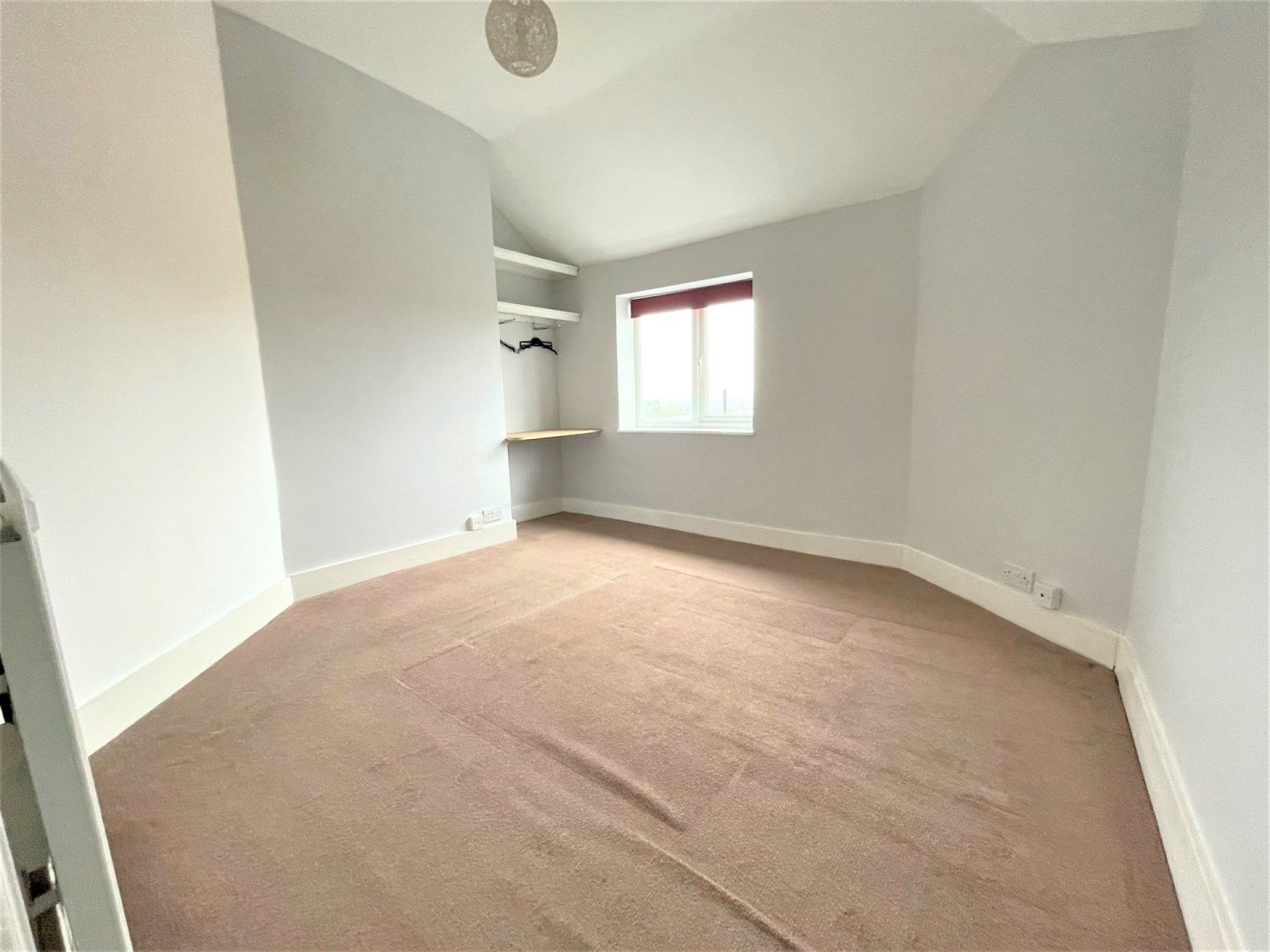 Flat Amherst Road in Rother