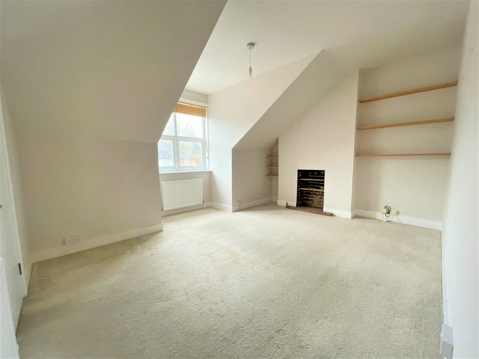 Flat Amherst Road in Rother
