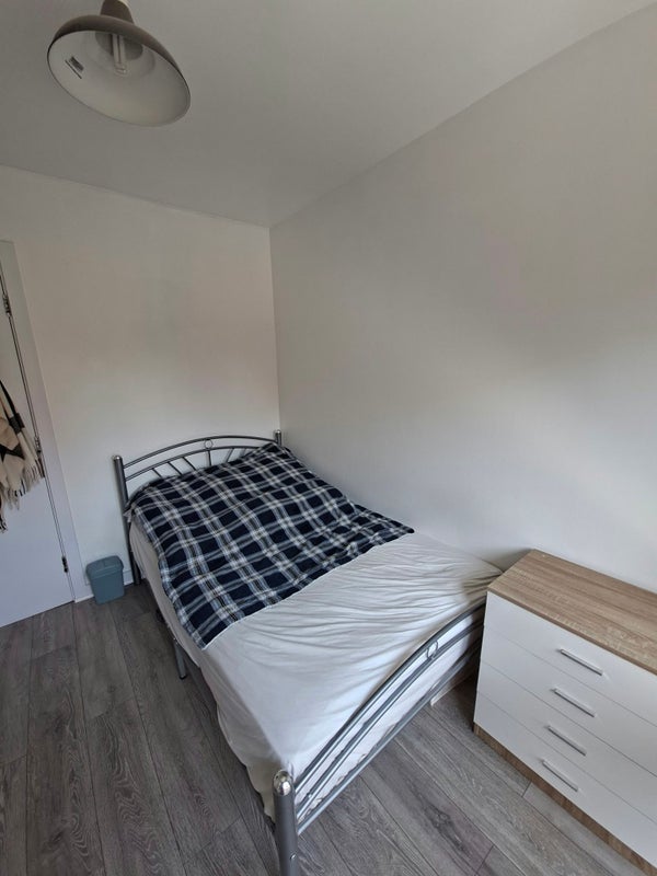 Room Oldfield Road in Salford