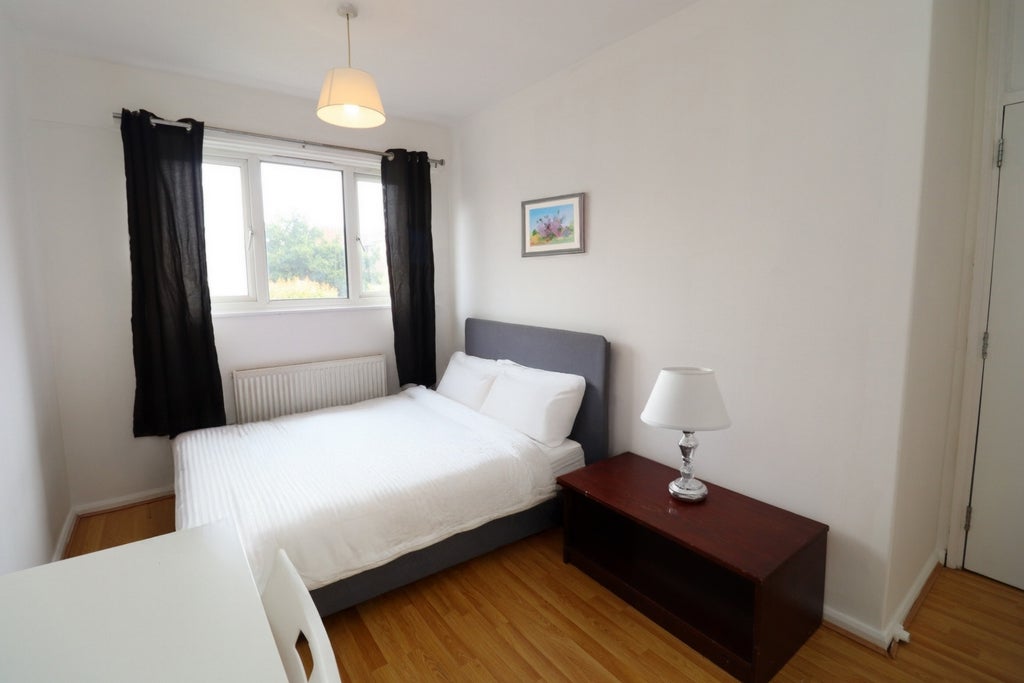 Room Globe Road in Greater London