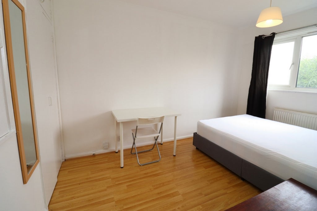 Room Globe Road in Greater London