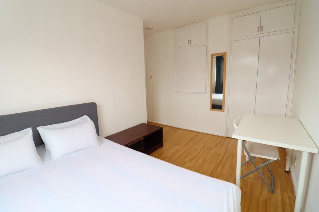 Room Globe Road in Greater London