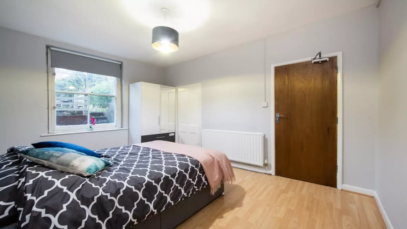Room Burnley Road in Greater London