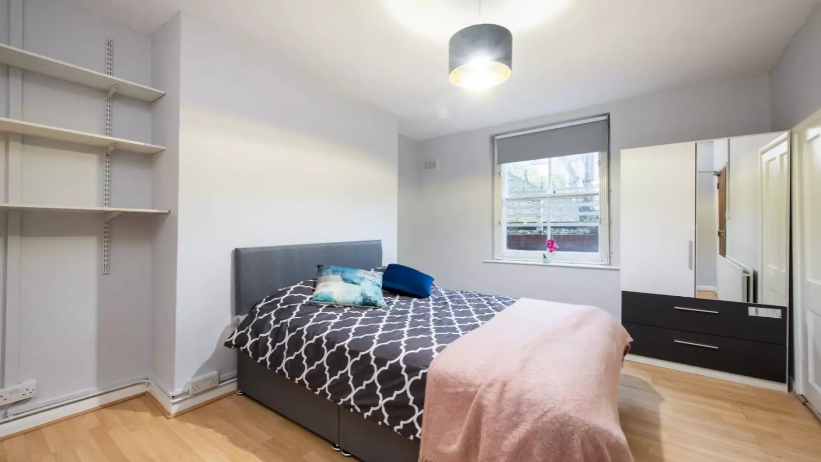 Room Burnley Road in Greater London