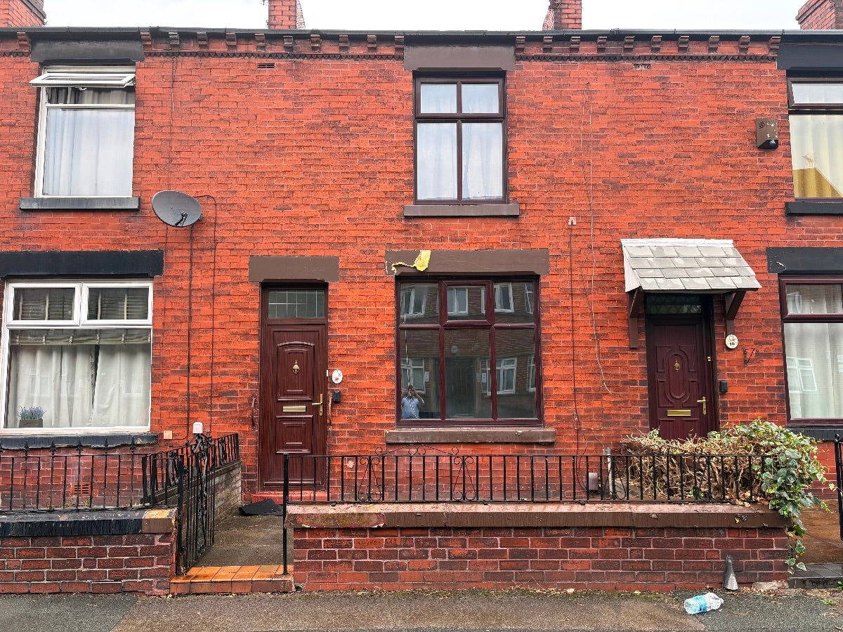 House Balmoral Road in Farnworth