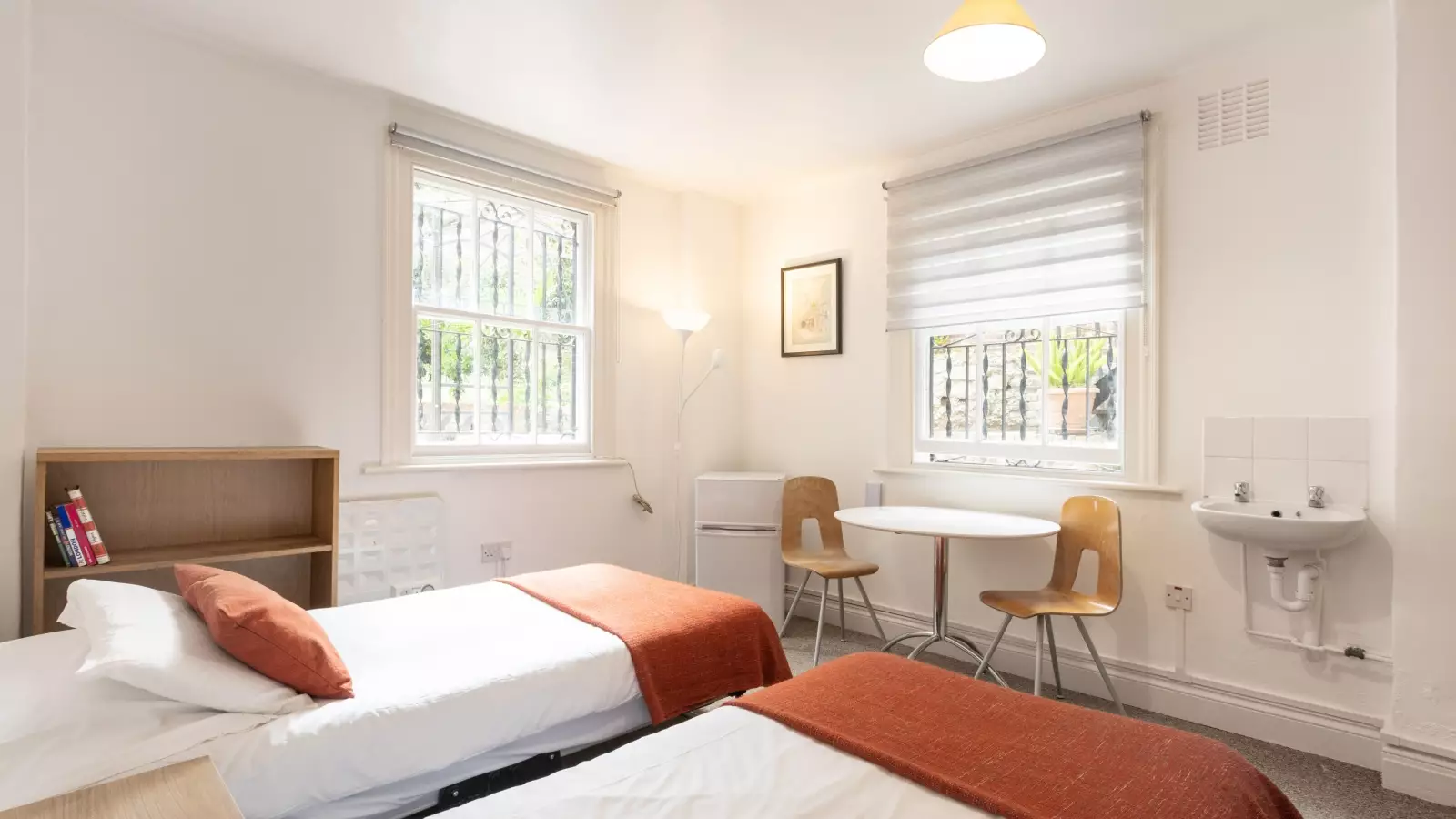 Flat Barkston Gardens in Greater London