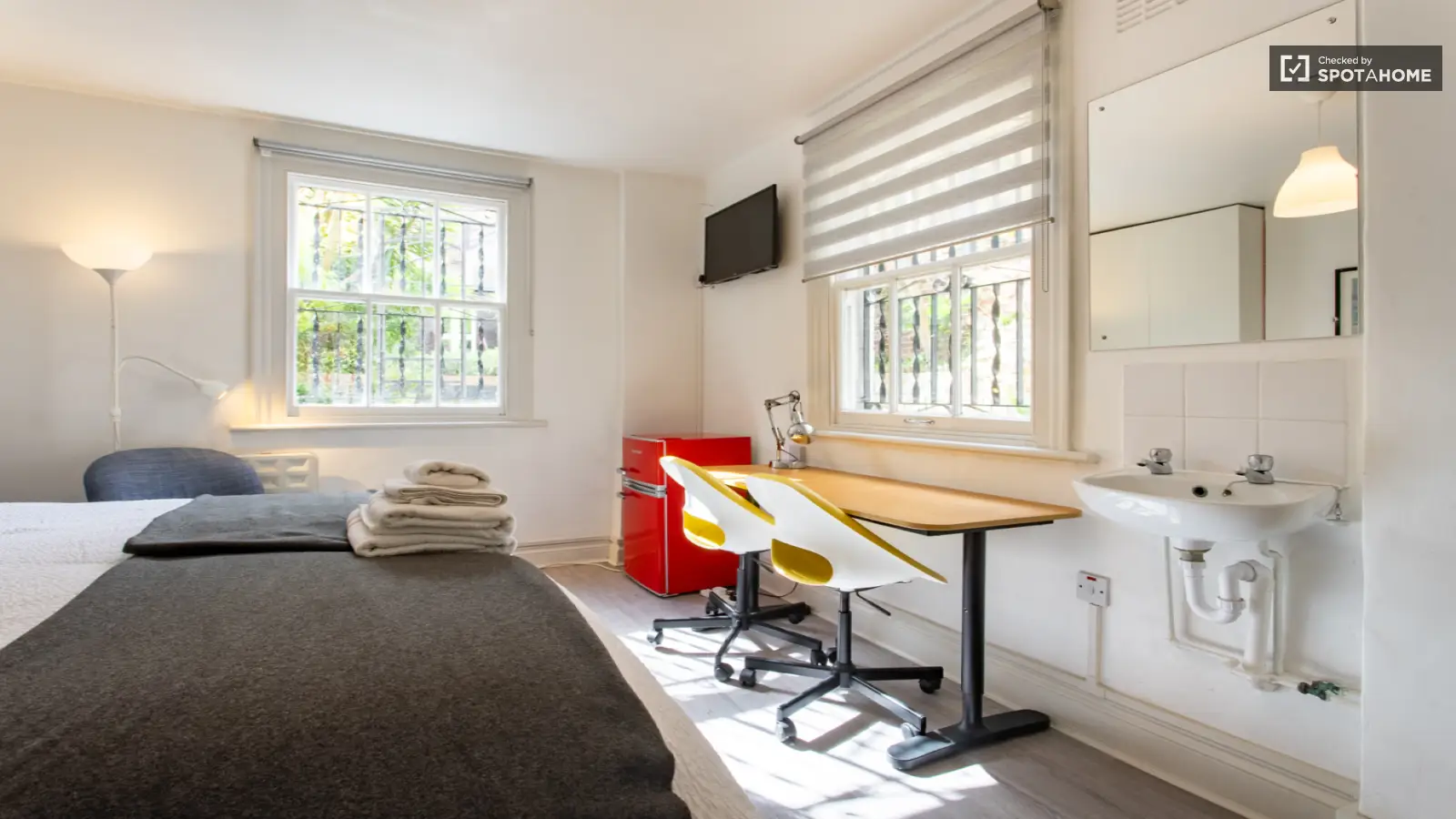 Room Barkston Gardens in Greater London