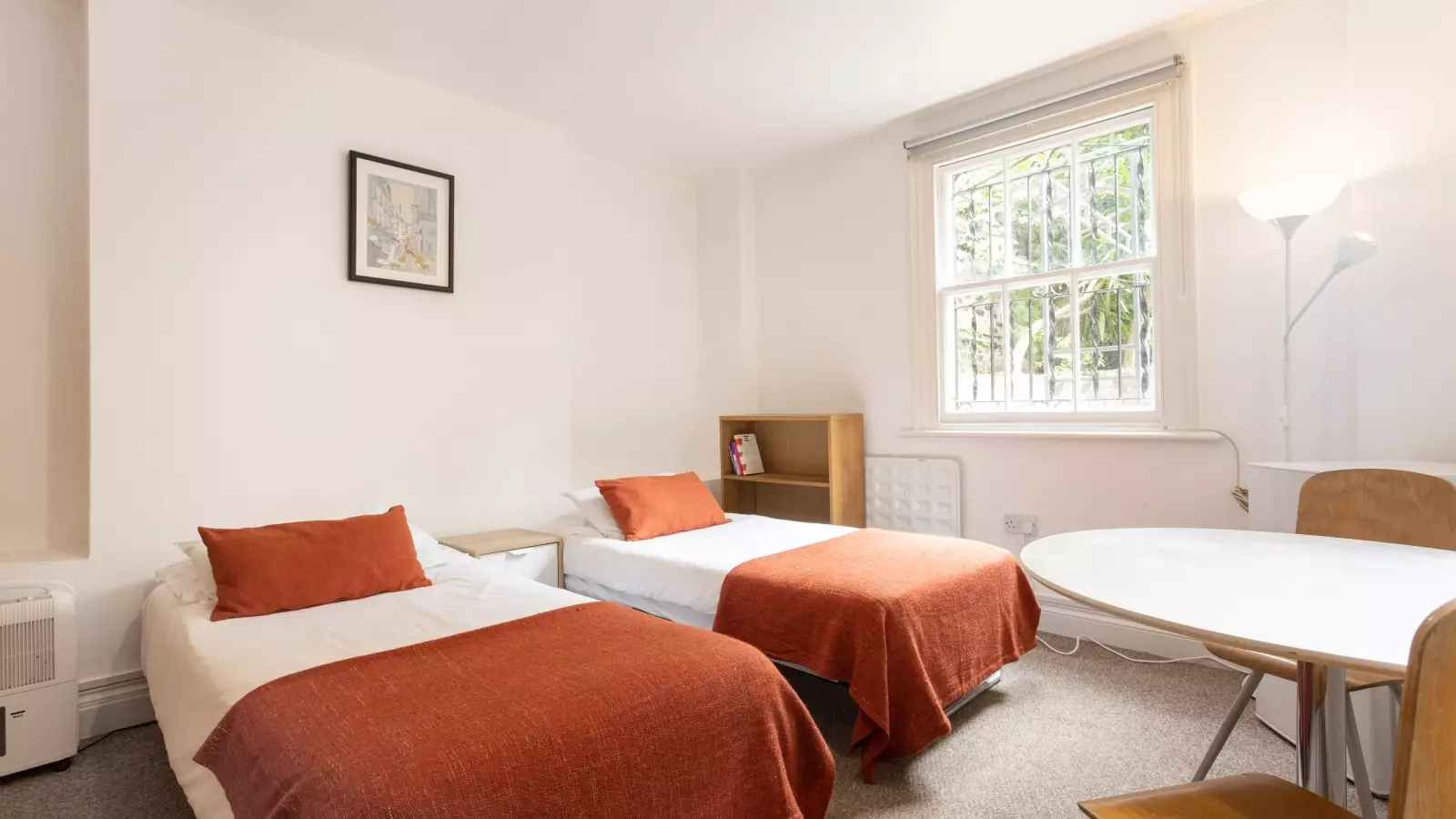 Flat Barkston Gardens in Greater London