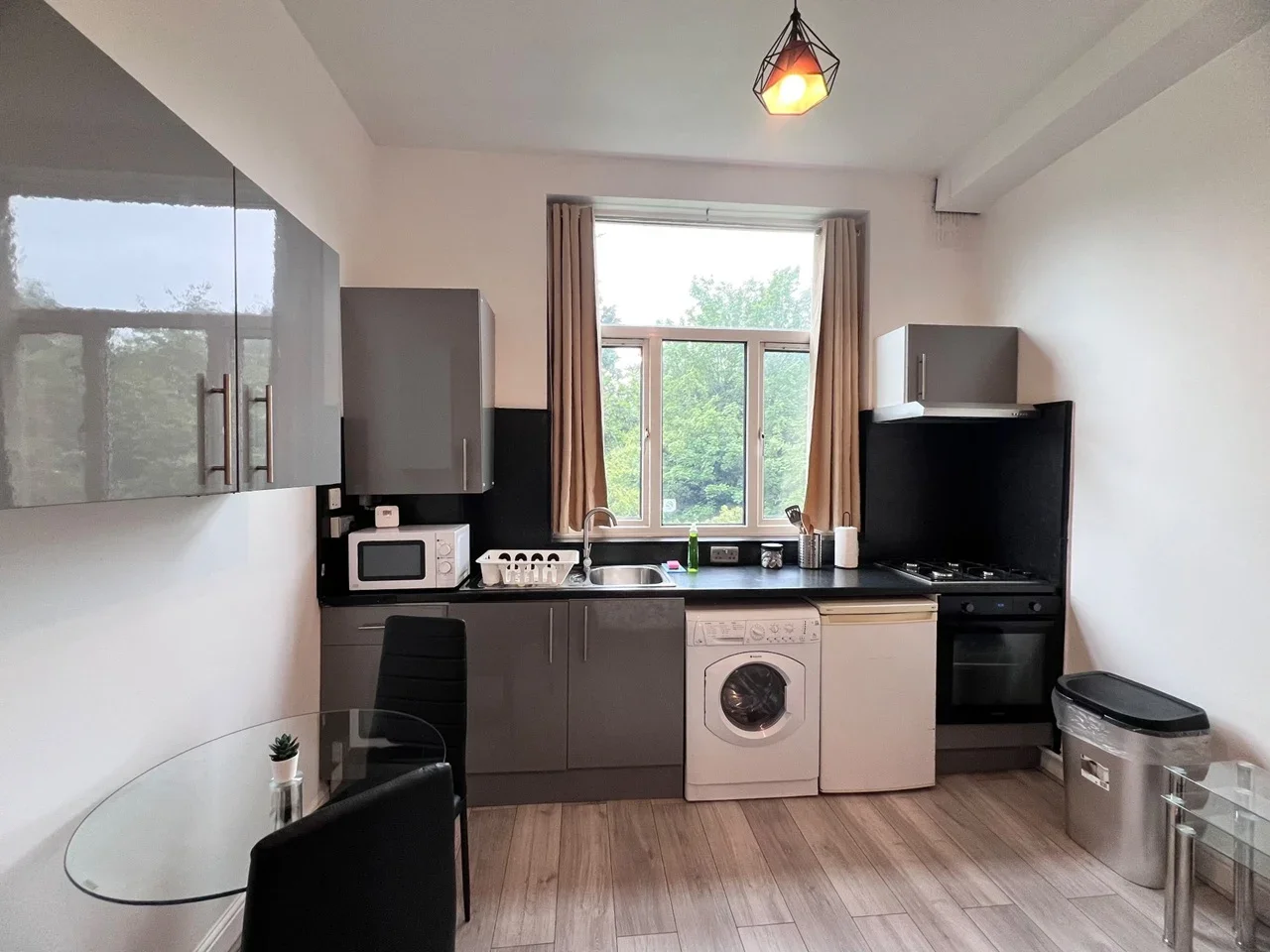 Flat Finchley Road in Greater London