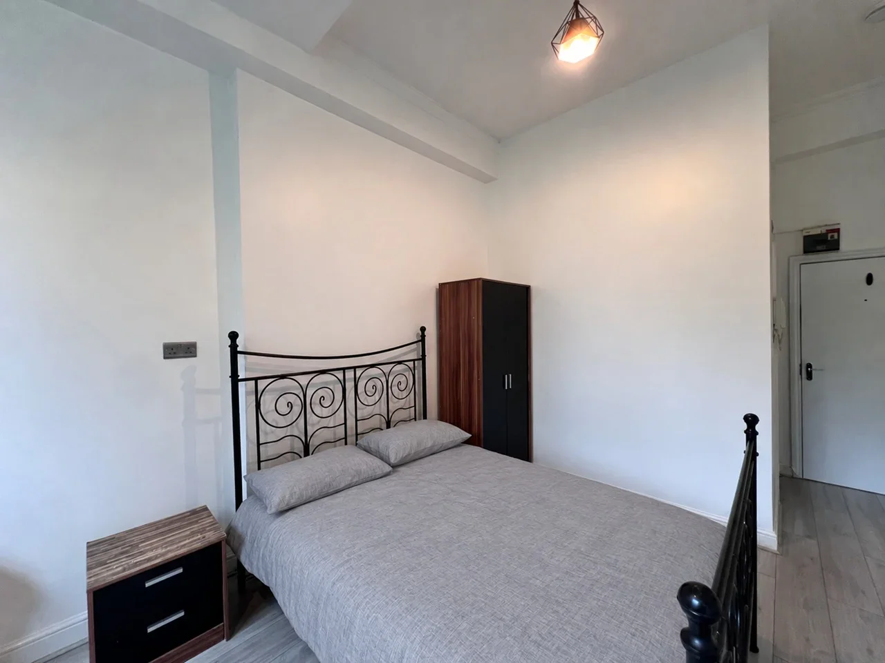 Flat Finchley Road in Greater London