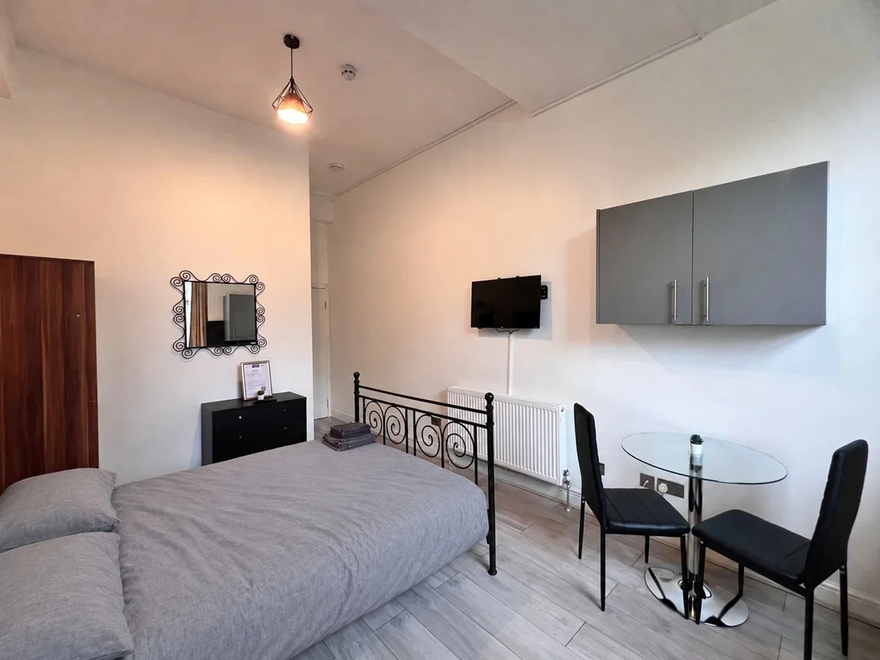 Flat Finchley Road in Greater London