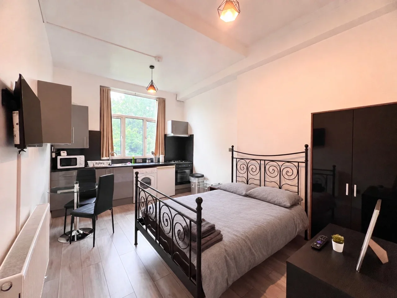 Flat Finchley Road in Greater London