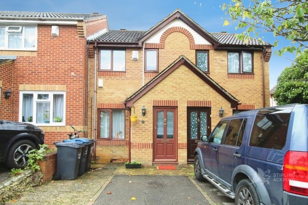 House Kelvin Gardens in Greater London